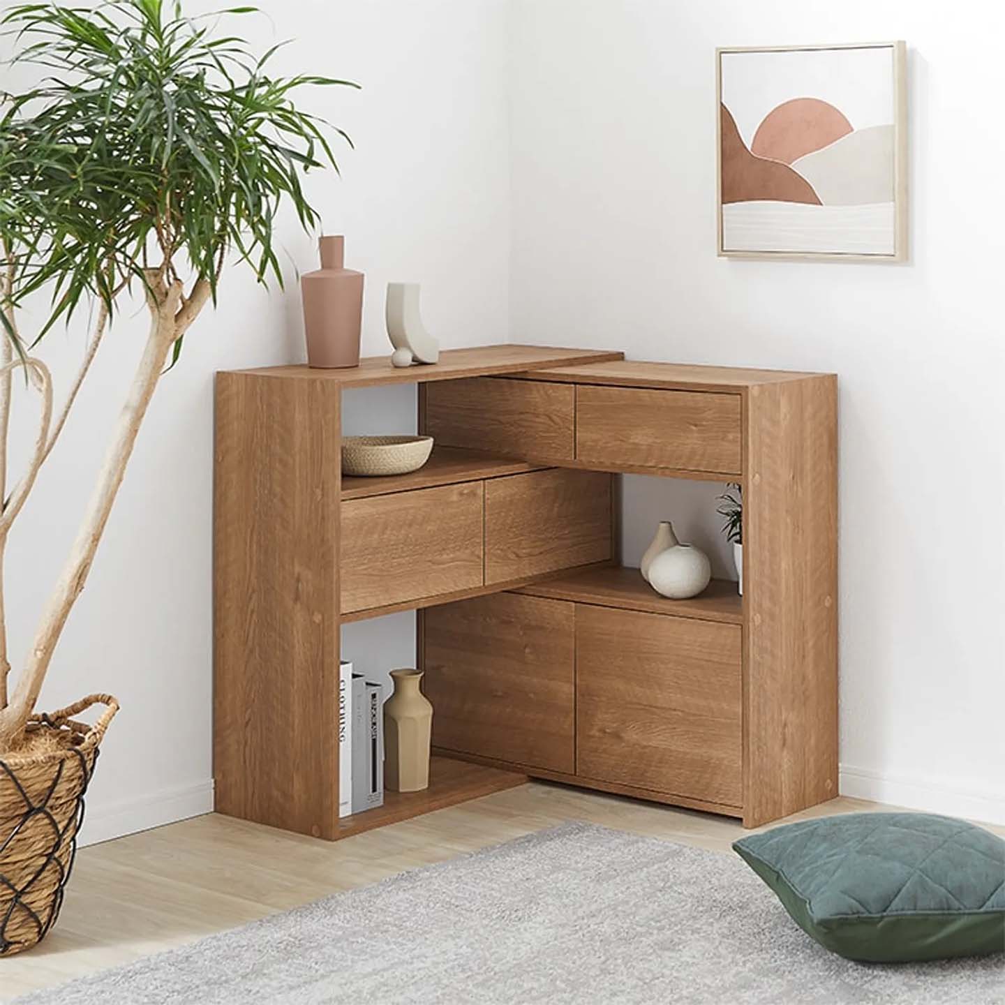 로우야(LOWYA)의 '신축 랙' 모델. 각도를 90도로 접어서 코너에 세운 모습.