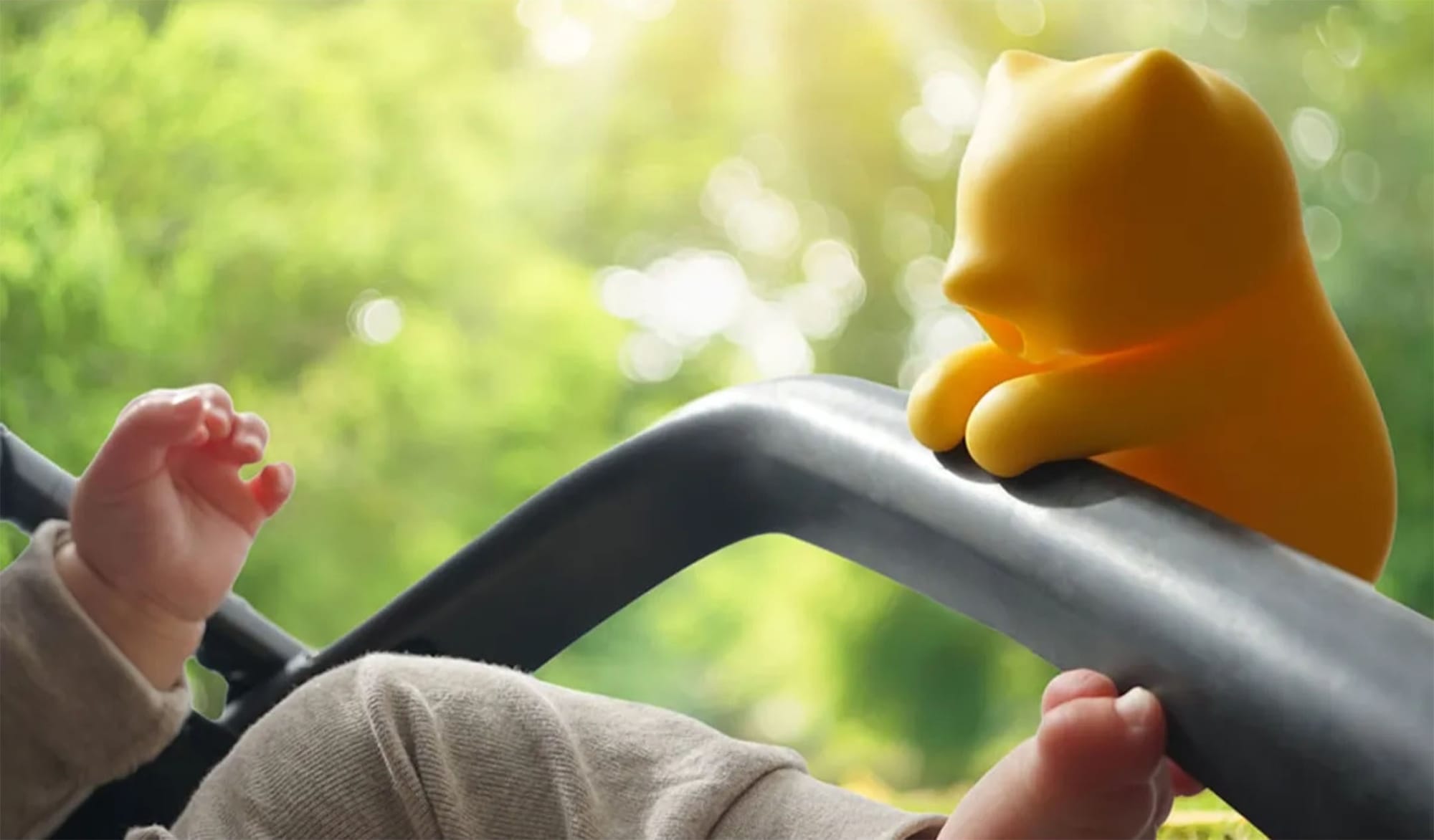 유카이 공학(Yukai Engineering)이 출시한 로봇 '베이비 후후(Babyふーふーふー)'. 유모차에 매달려 아이의 더위를 식히고 있다. 