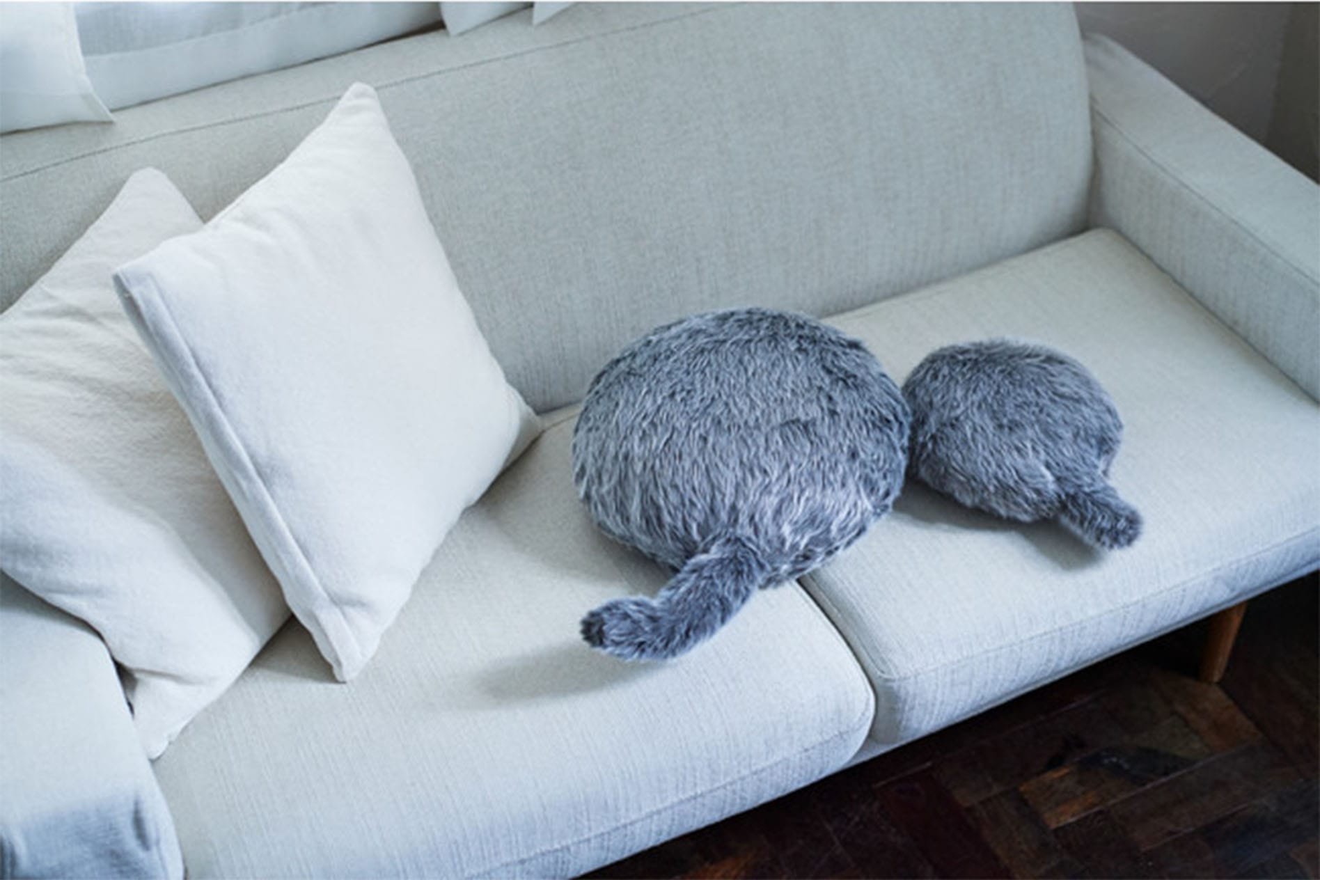 유카이 공학(Yukai Engineering)이 출시한 꼬리달린 쿠션 로봇